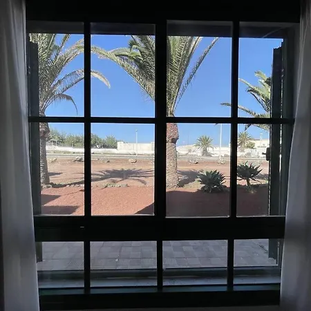 Eslanzarote Buganvilla House * 普拉亚布兰卡